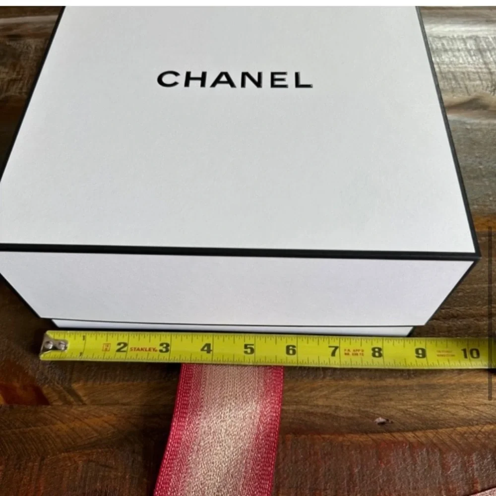 CHANNEL Box & Ribbon - Picture 4 of 9